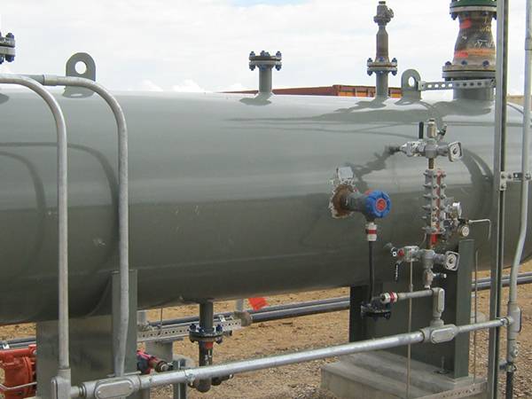 Transparent level gauge for pure ammonia tanks in chemical plants